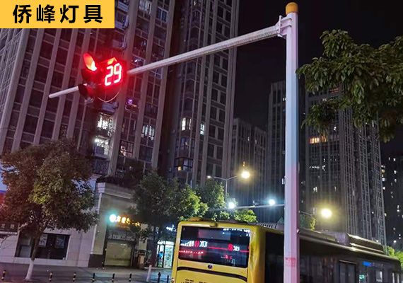 重慶公交車旁交通信號燈案列